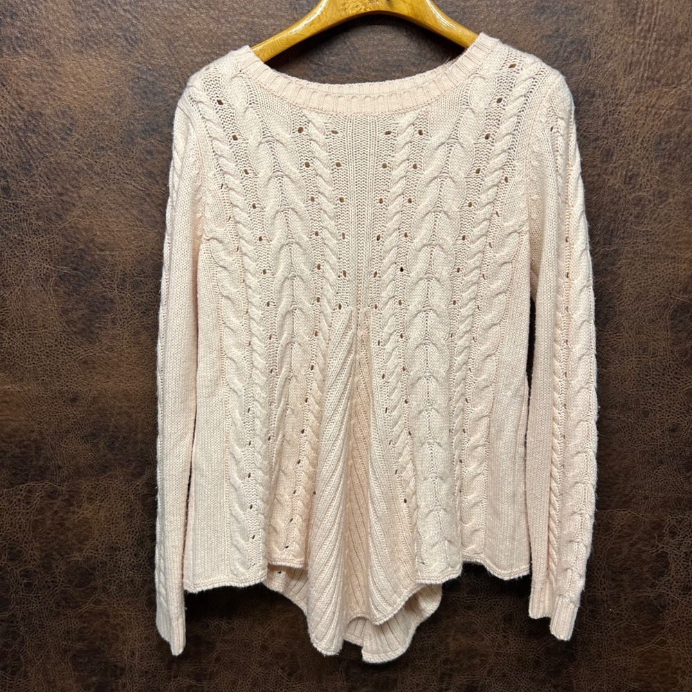 Onetheland Cable Knit Open Back Soft Pink and Cream Shoe Lace Medium Sweater